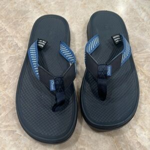 Chaco Lowdown Flip Flop Sandals Blue & White NWOT Size 9